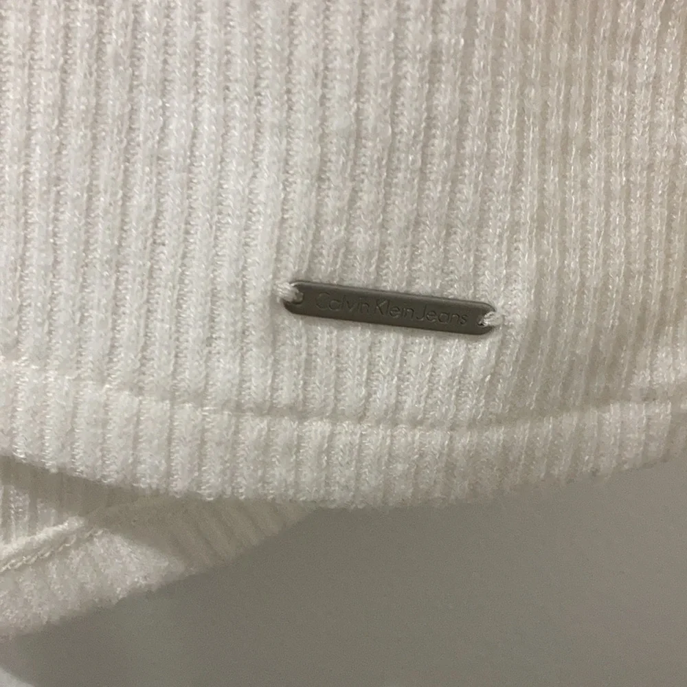 NWT Calvin Klein Jeans ribbed long sleeve tshirt with crew neck cutout - Picture 4 of 4